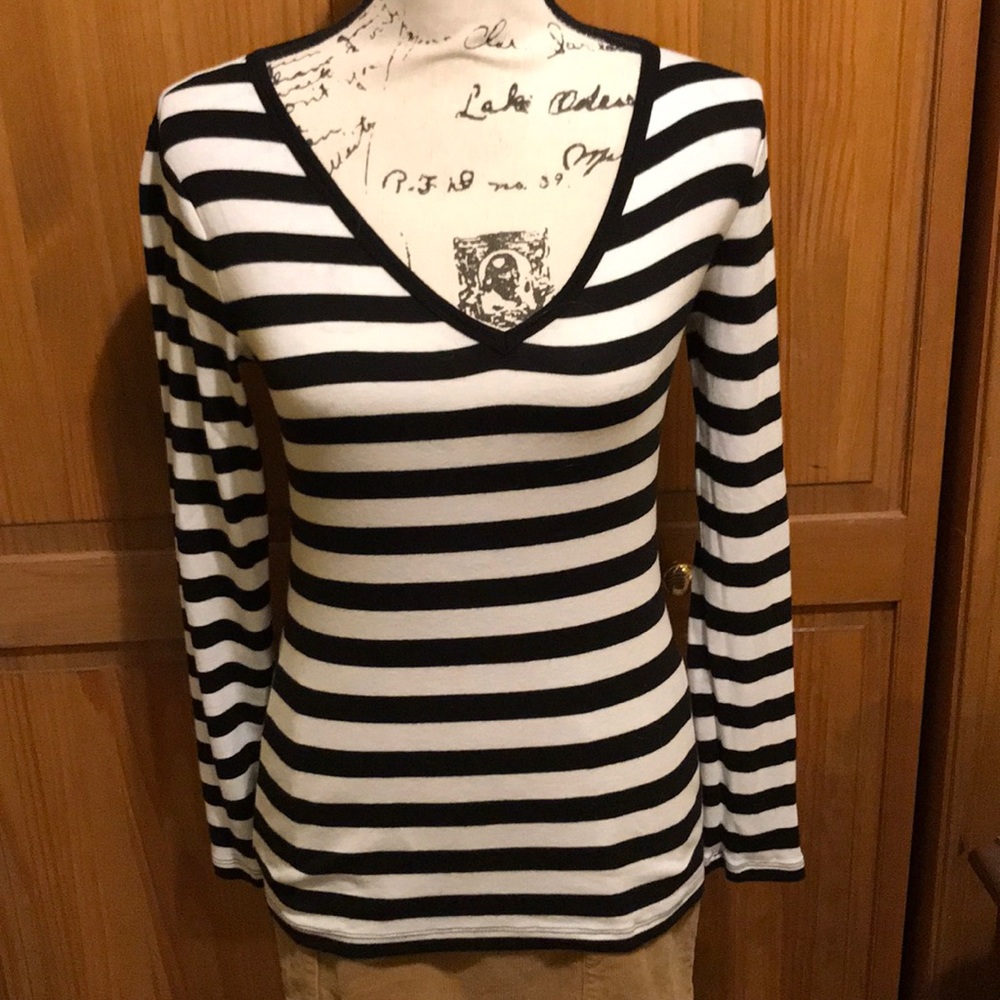 Striped black and white tee.GAP.💕